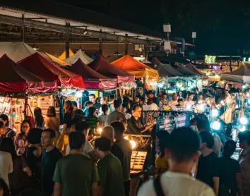 Le marché nocturne ferroviaire de Ratchada